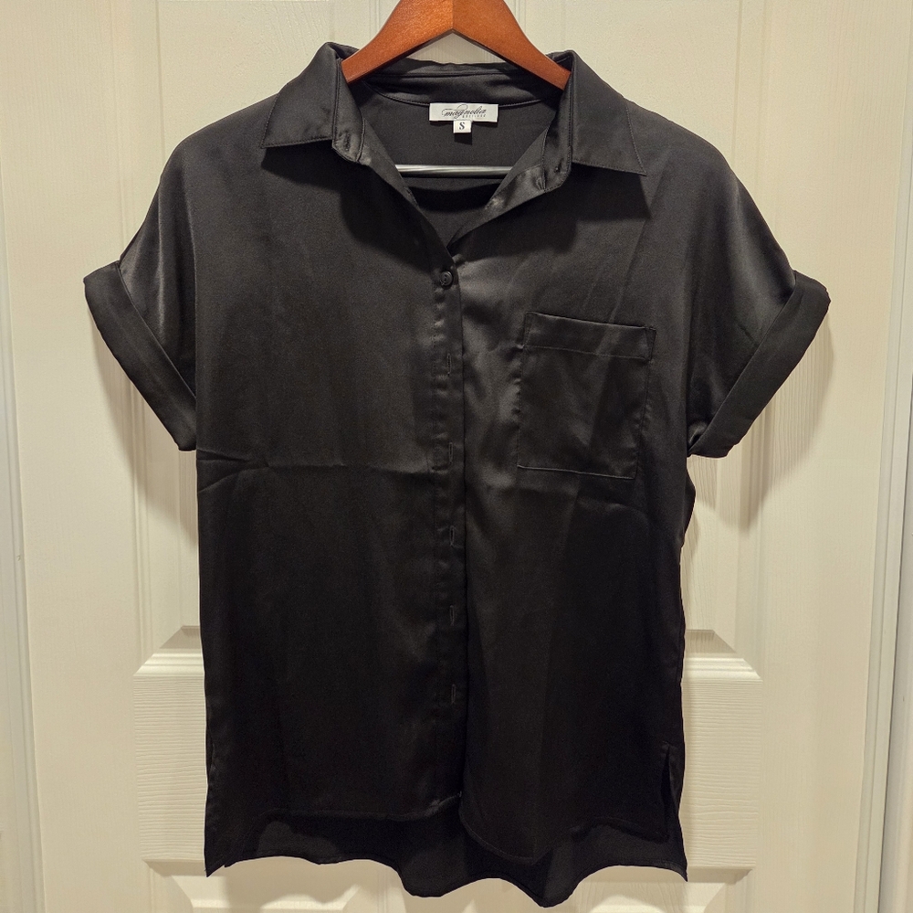 Magnolia Boutique Black Short Sleeve Button-Up Shirt